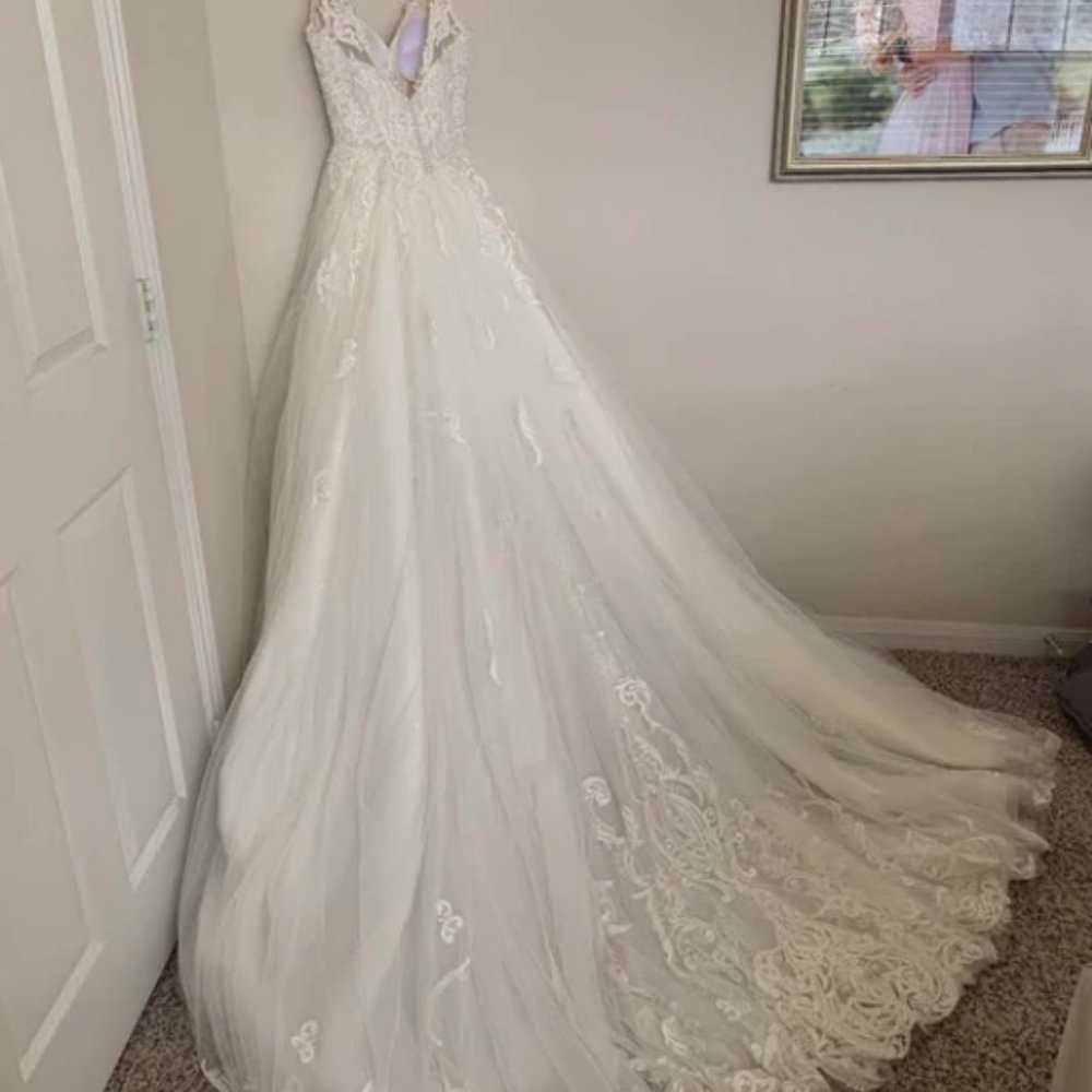 Princess MARTINA LIANA BALLGOWN WEDDING DRESS (STYLE 902)